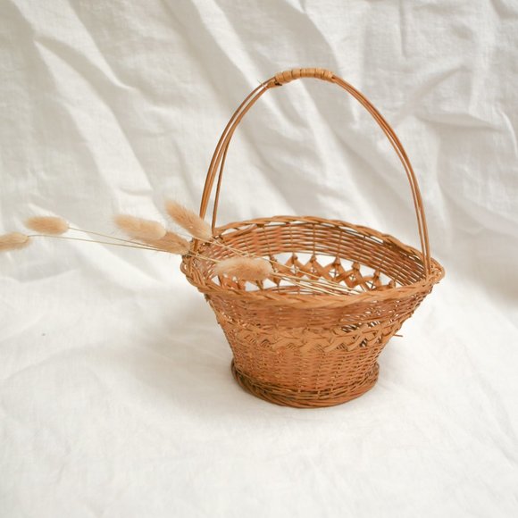 Wicker Basket w/ Handle - Picture 2 of 5